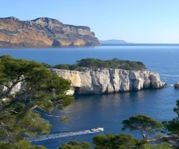 Cassis & Calanques National Park: Guided Tour from Aix-en-Provence + Boat Ride